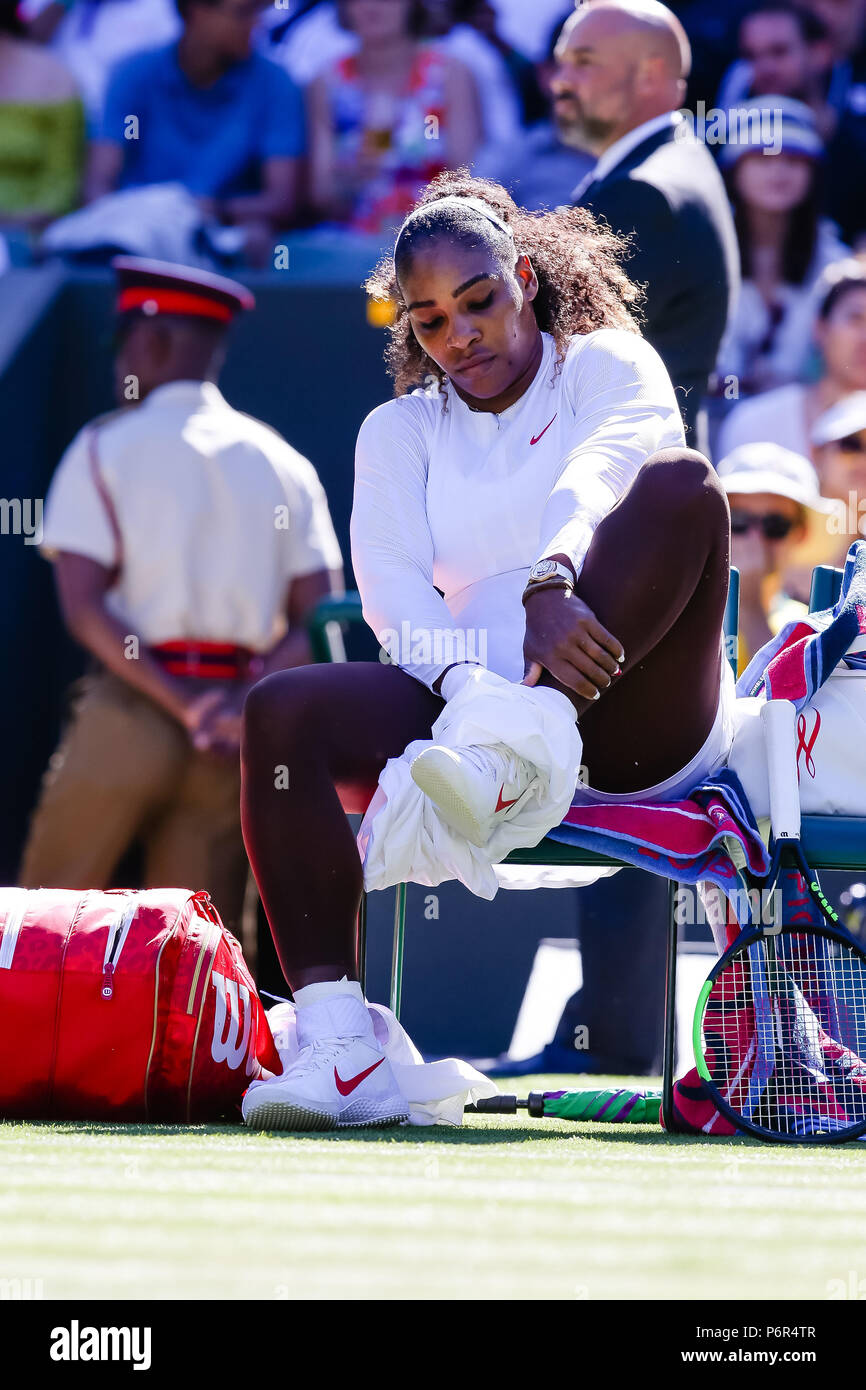 London, Großbritannien, 2. Juli 2018: Serena Williams aus den USA während Tag 1 an der Wimbledon Tennis Championships 2018 auf der All England Lawn Tennis und Croquet Club in London. Credit: Frank Molter/Alamy leben Nachrichten Stockfoto