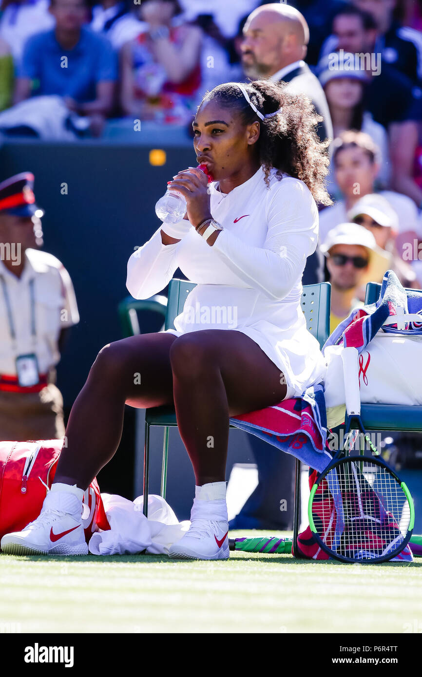 London, Großbritannien, 2. Juli 2018: Serena Williams aus den USA während Tag 1 an der Wimbledon Tennis Championships 2018 auf der All England Lawn Tennis und Croquet Club in London. Credit: Frank Molter/Alamy leben Nachrichten Stockfoto