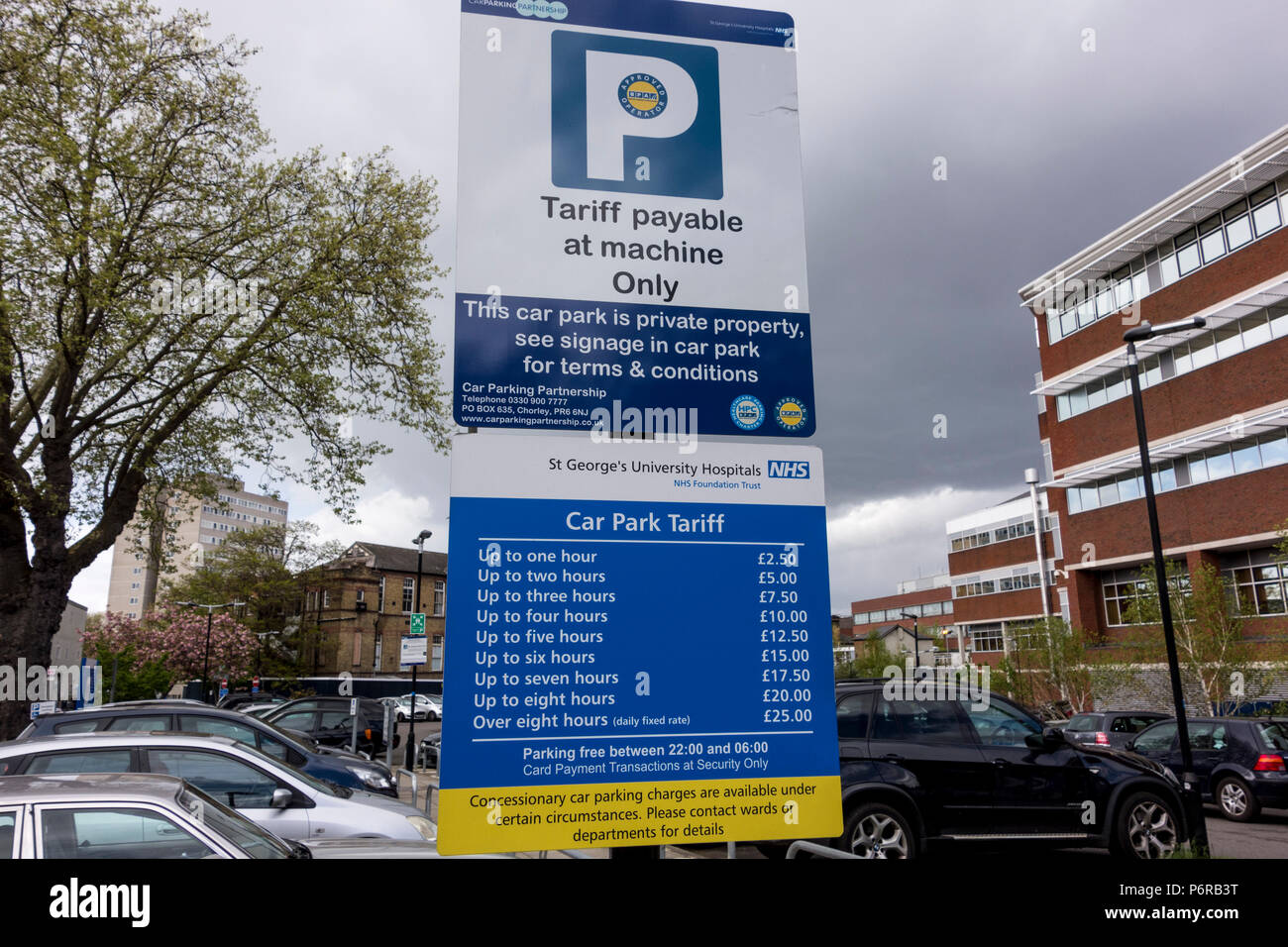 St George's University Hospital Parkplatz Tarif, Tooting, London, UK Stockfoto
