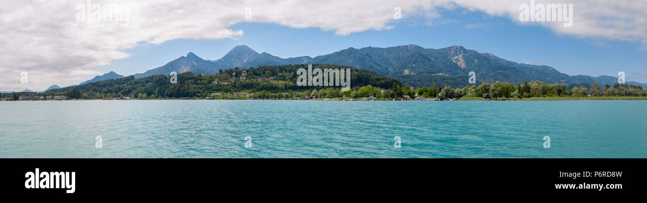 Panoramablick auf Faaker See mit karawanks Alpen, Österreich, Europa Stockfoto