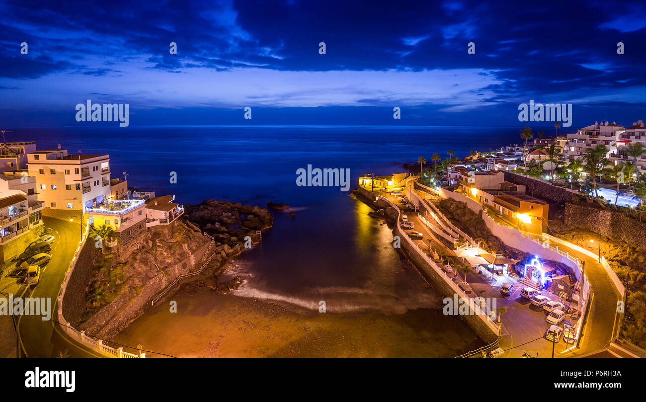 Nacht in Puerto Santiago Böschung. Islans Teneriffa, Kanaren, Spanien Stockfoto