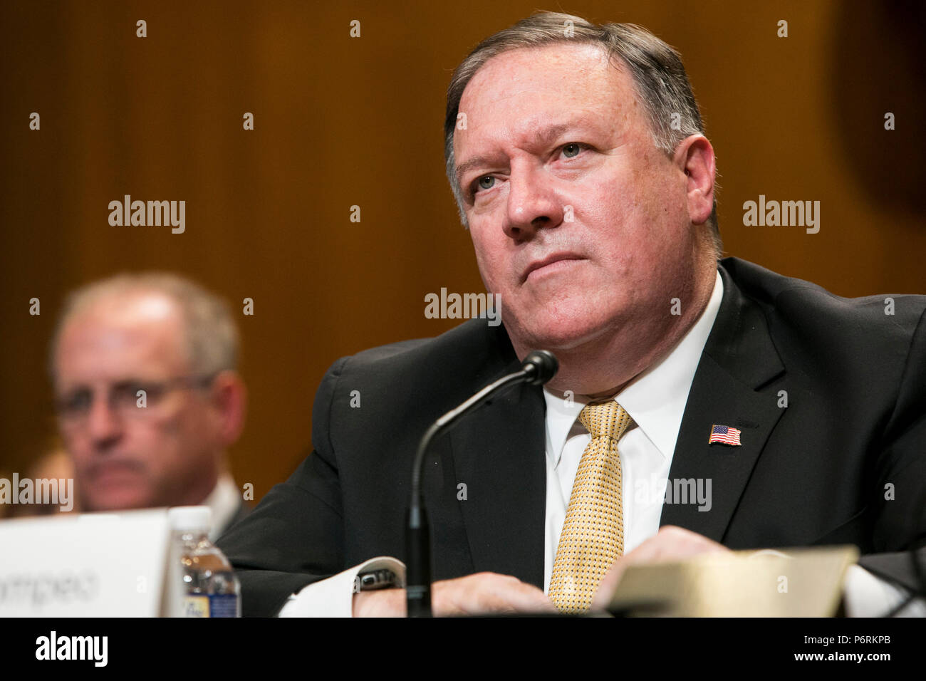 Staatssekretär Mike Pompeo bezeugt vor der Senat-Bestimmungen Unterausschuß auf Zustand, Auslandsgeschäft, und ähnliche Programme. Stockfoto