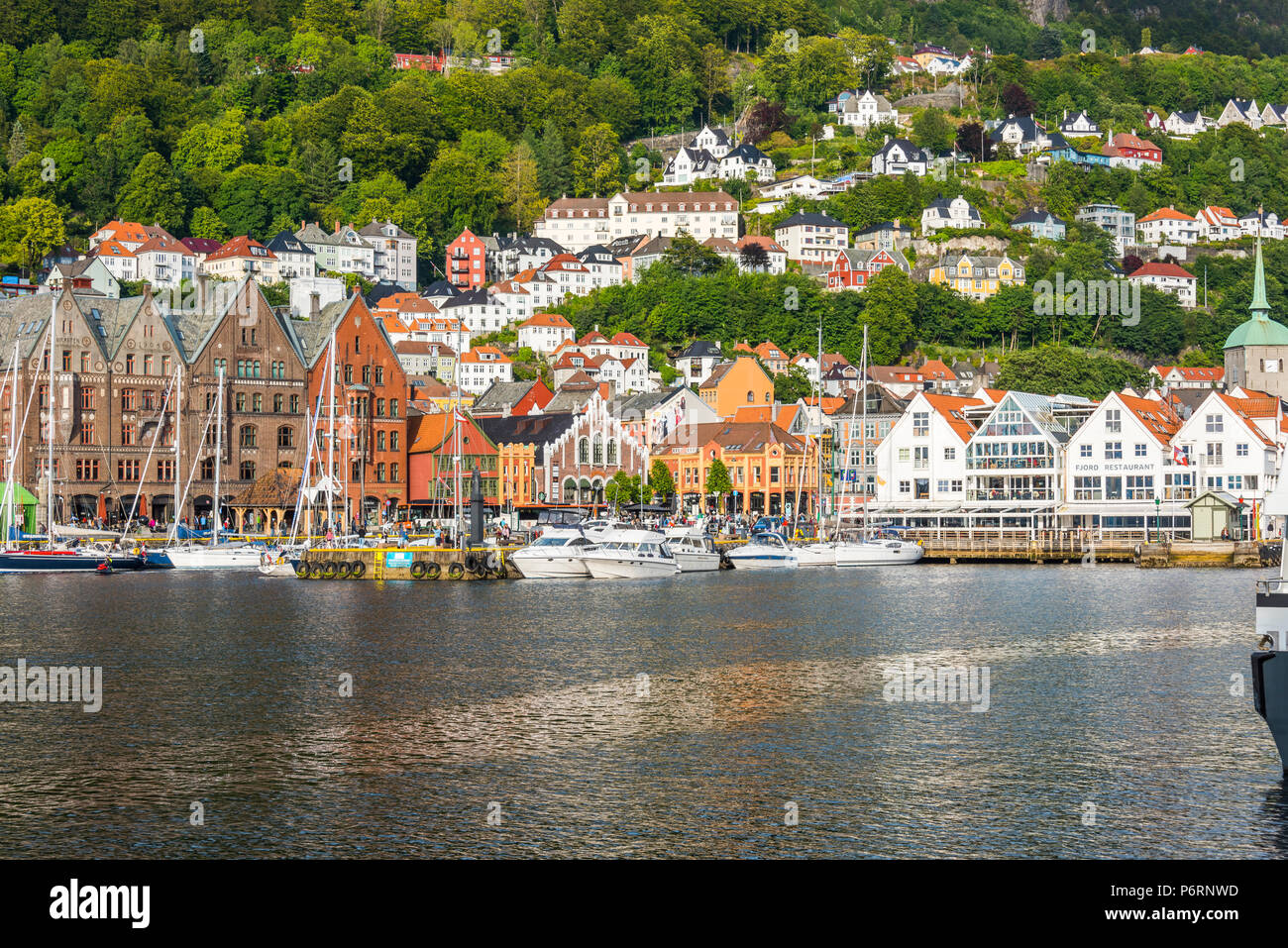 Hafen Panorama City Center und hanseatischen Gebäude von Bryggen, Bergen, Norwegen Stockfoto