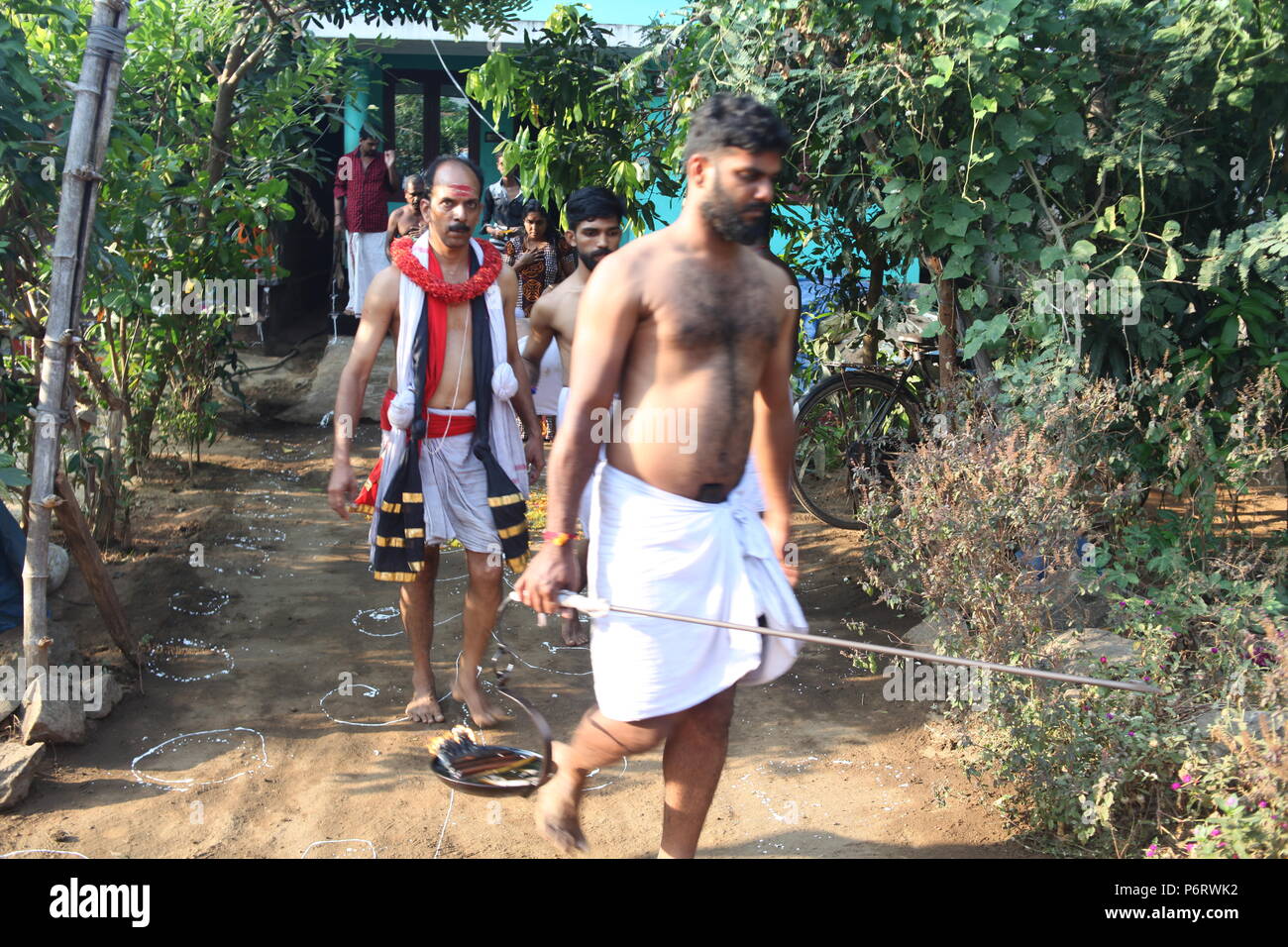 Parayeduppu in Verbindung mit machad mamangam, wo ilayad, Vertreter der Göttin bhagavathi auf den Schultern von edupanmar, Devotees visits zu segnen. Stockfoto