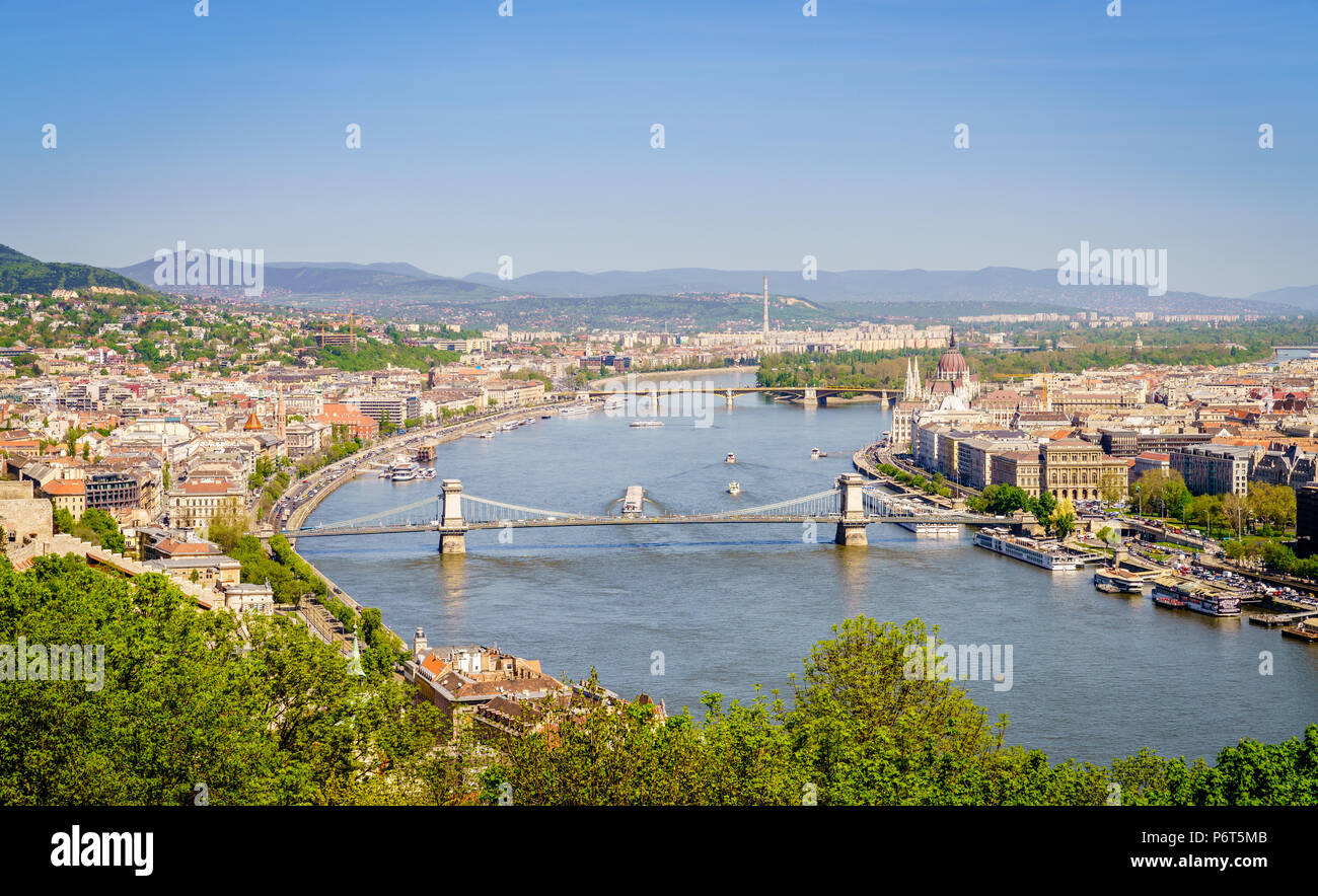 Schöne Aussicht auf den historischen Teil von Budapest und die Donau Stockfoto Schöne Aussicht auf den historischen Teil von Budapest und die Donau Stockfoto