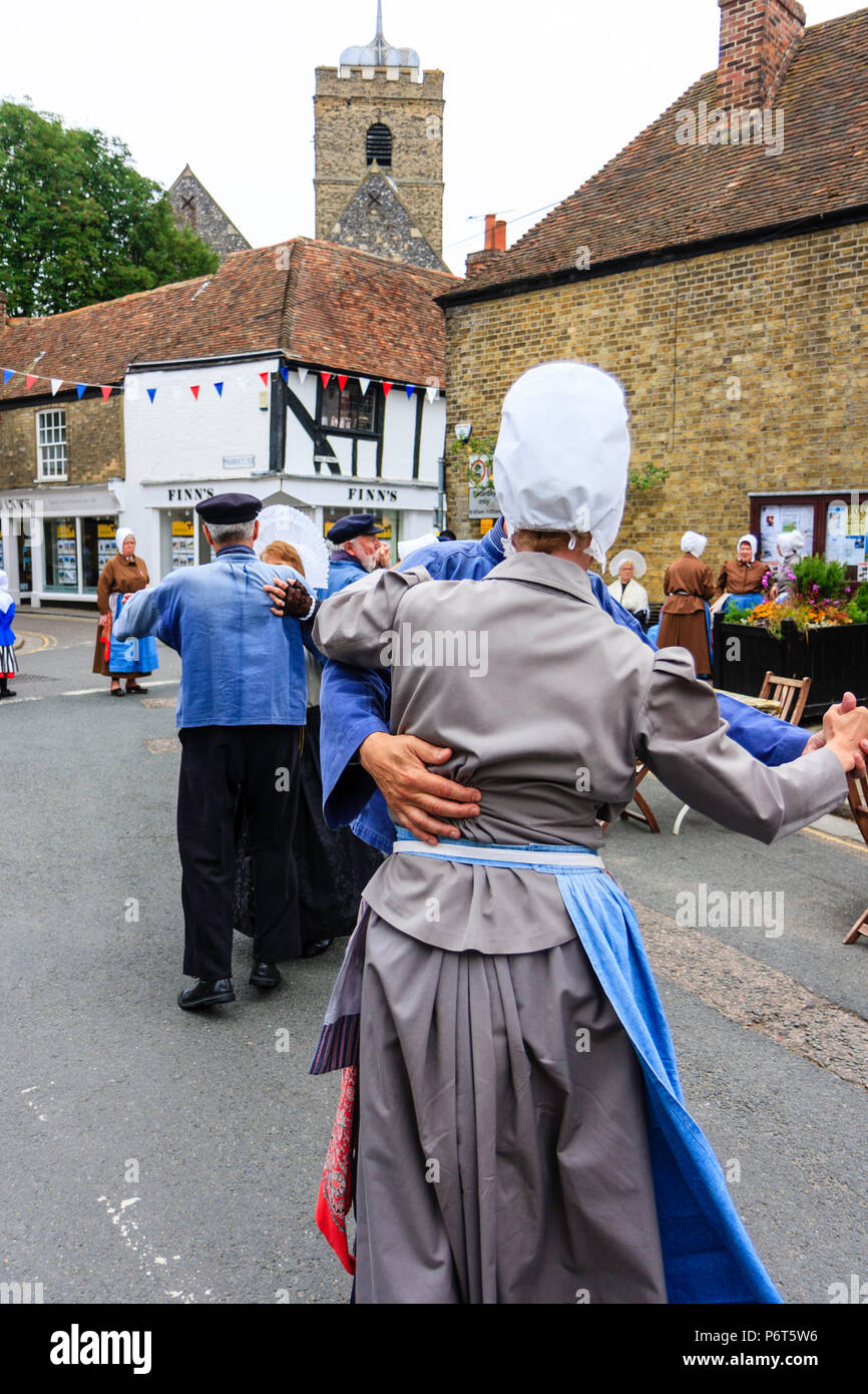 Ältere Männer und Frauen aus der Französischen Tanzgruppe, Les Soleils