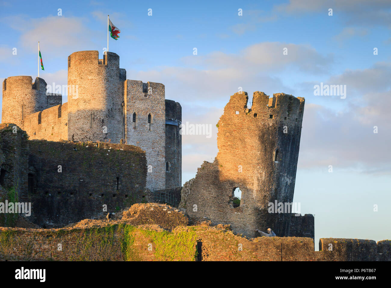 Schiefe South East Tower an Caerphilly Castle Caerphilly, Wales Mid-Glamourgan Stockfoto