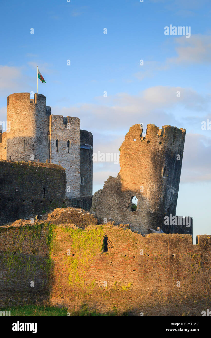 Schiefe South East Tower an Caerphilly Castle Caerphilly, Wales Mid-Glamourgan Stockfoto