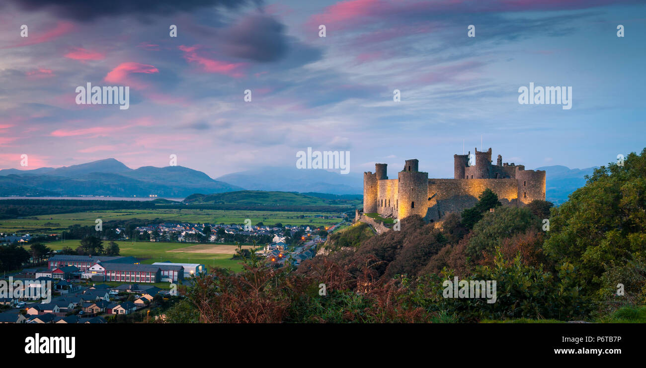 Harlech Castle Gwynedd Wales im Abendlicht Stockfoto