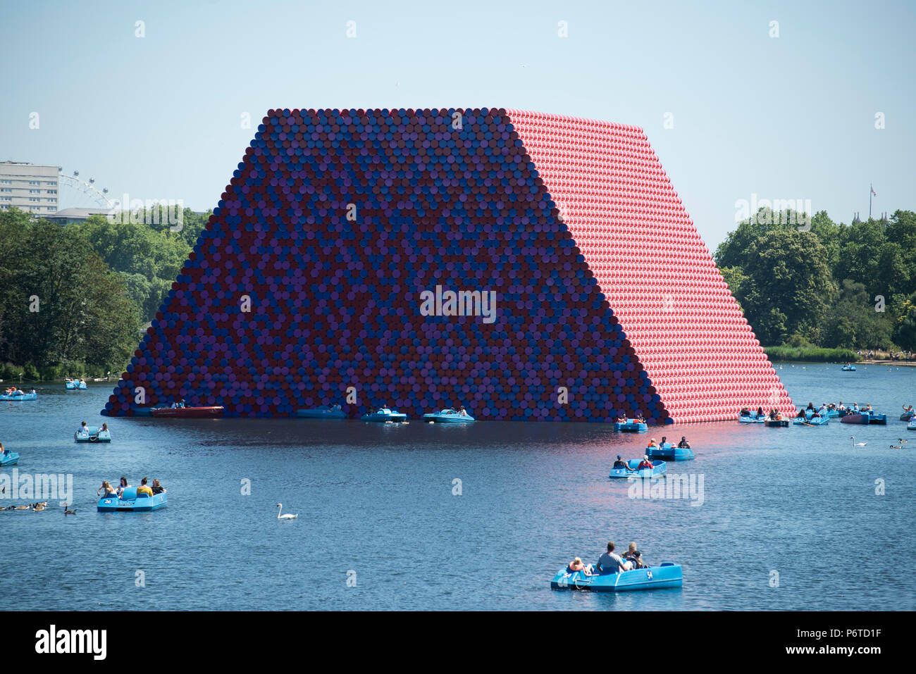 MastabaKunstwerke auf der Serpentine im Hyde Park London