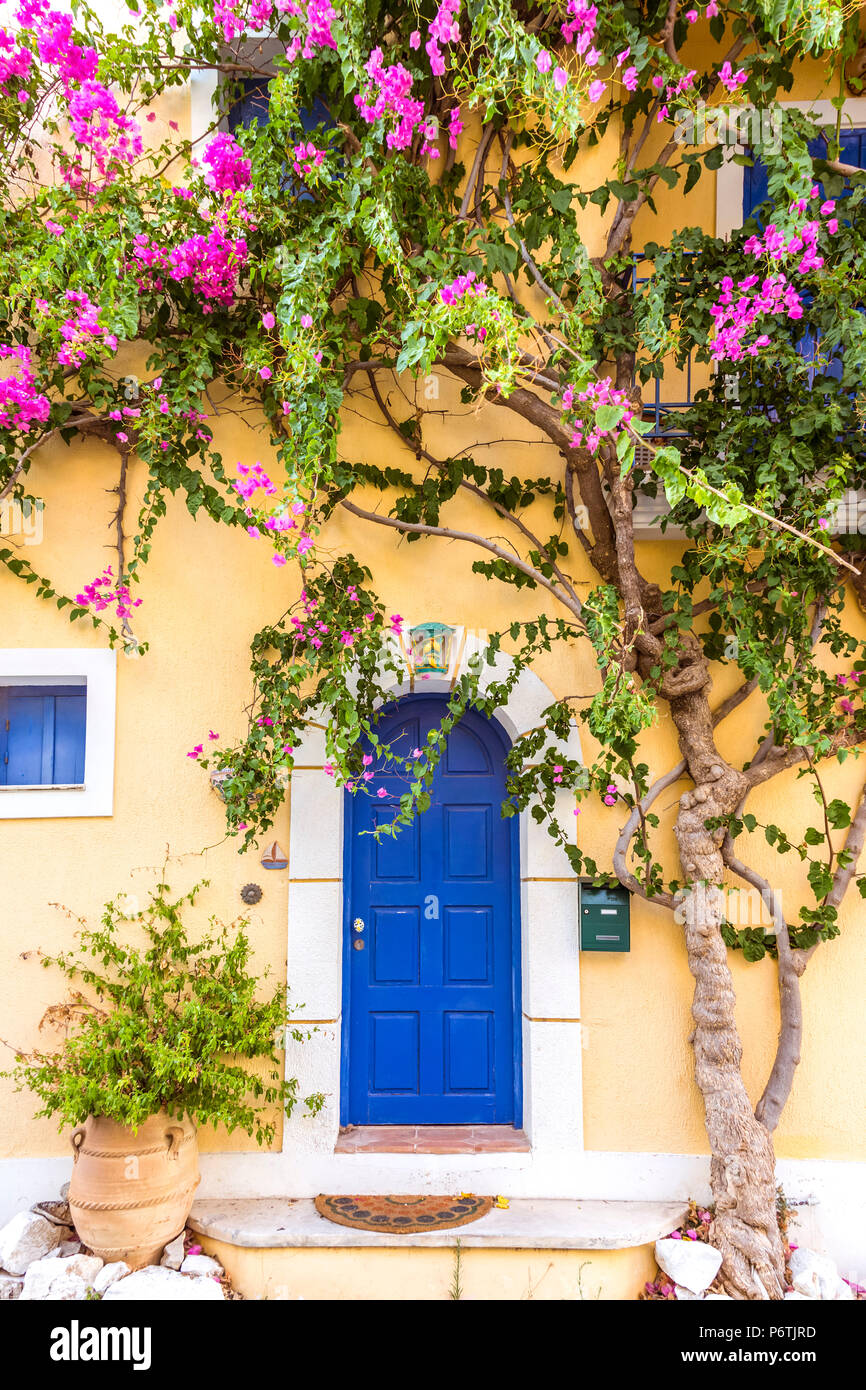 Typisches Haus in einem griechischen Dorf. Kefalonia, griechische Inseln,  Griechenland Stockfotografie - Alamy