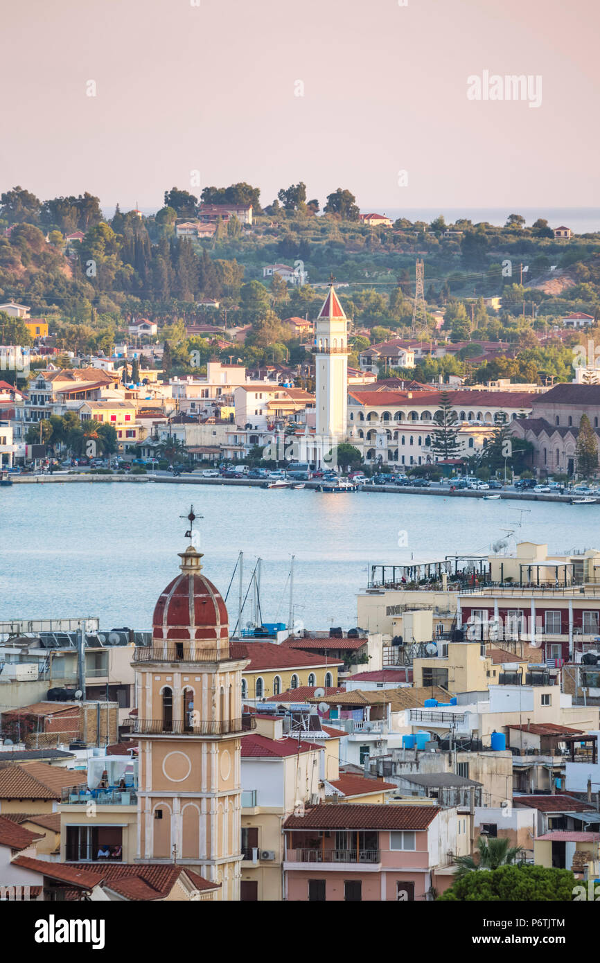 Zakynthos Stadt und Hafen bei Sonnenuntergang, Zakynthos, Griechenland Stockfoto