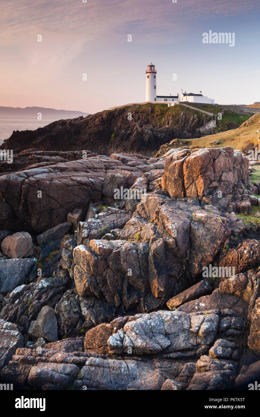 Irland, County Donegal, Fanad Halbinsel Fanad Head Lighthouse, dawn Stockfoto