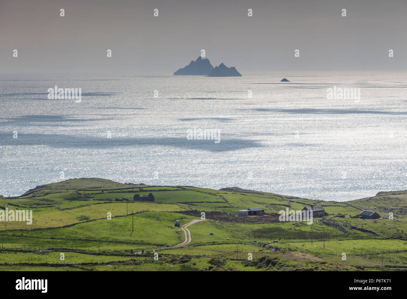 Irland, County Kerry, Ring of Kerry, Küstenlandschaft entlang des westlichen Ufers der Kerry-Halbinsel Stockfoto