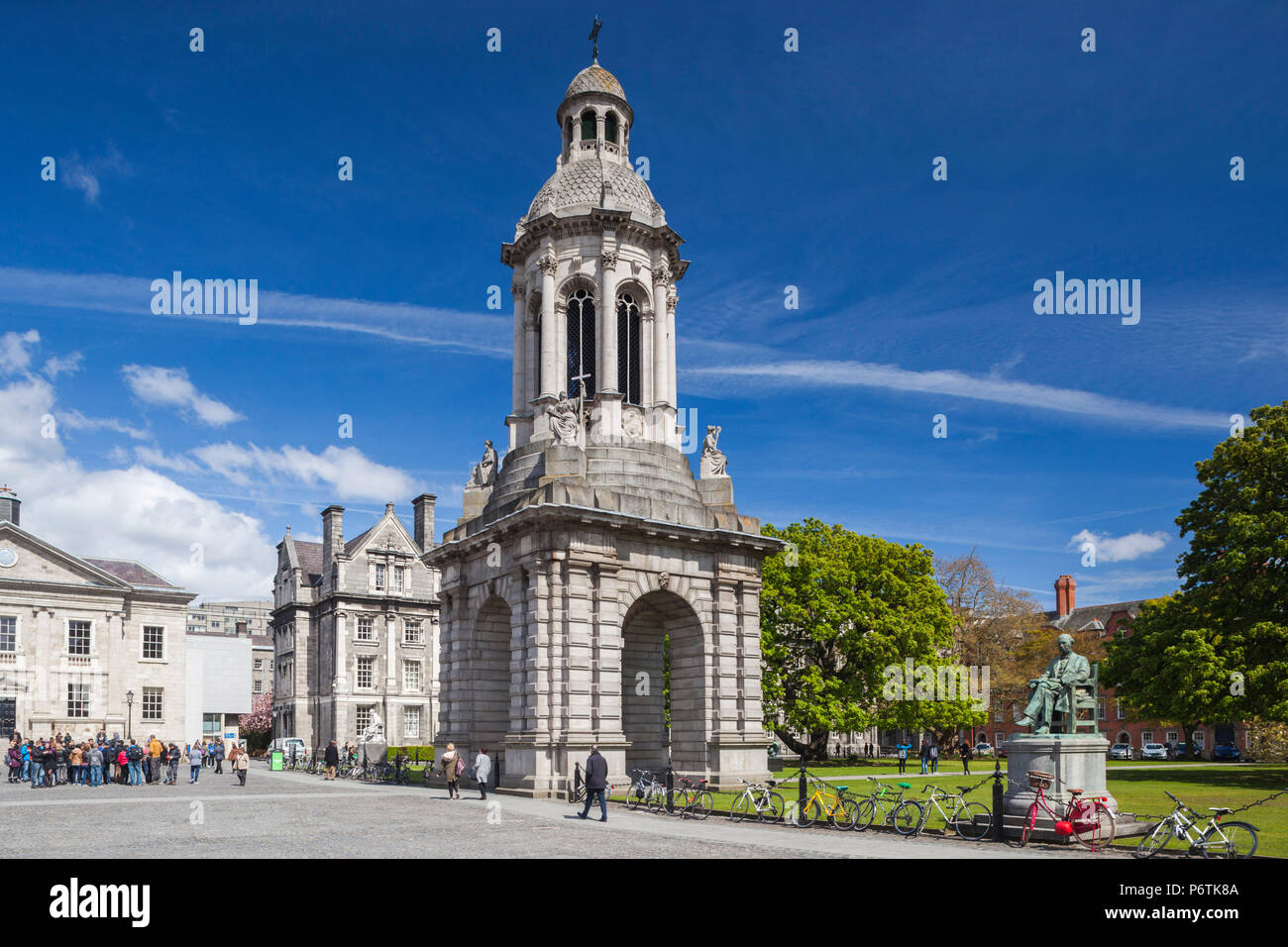 Irland, Dublin, Trinity College, Parliament Square und Campanile Stockfoto