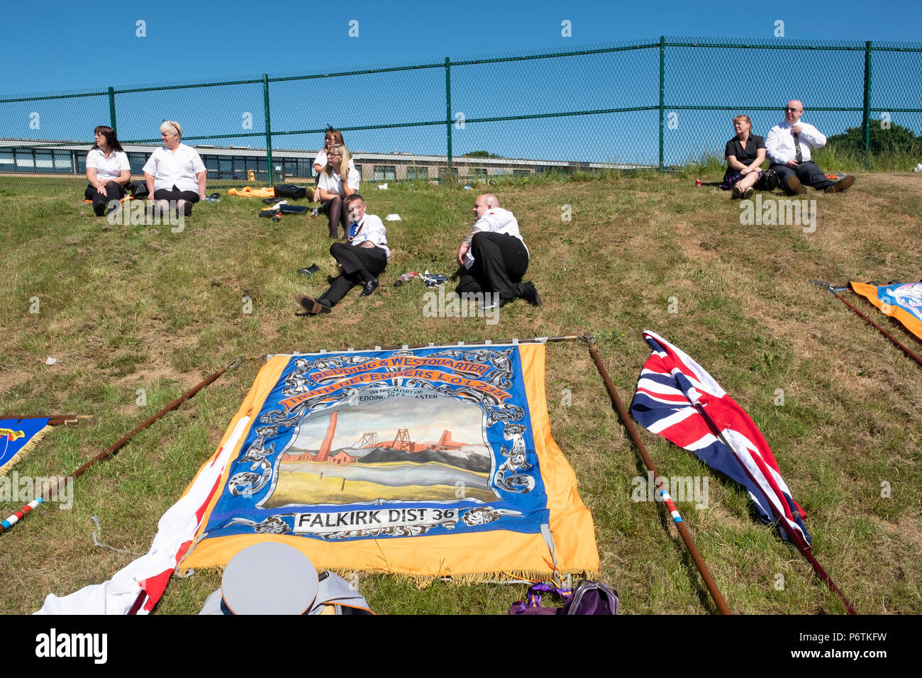 Cowdenbeath, Schottland, Großbritannien. 30 Juni, 2018. Mehr als 4000 Demonstranten nehmen an der jährlichen Schlacht am Boyne Orange Walk in Cowdenbeath, Fife. Der Weg w Stockfoto