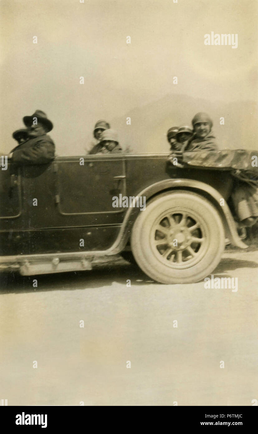 Vorbei an der Dolomiten mit dem offenen Auto, Italien Stockfoto