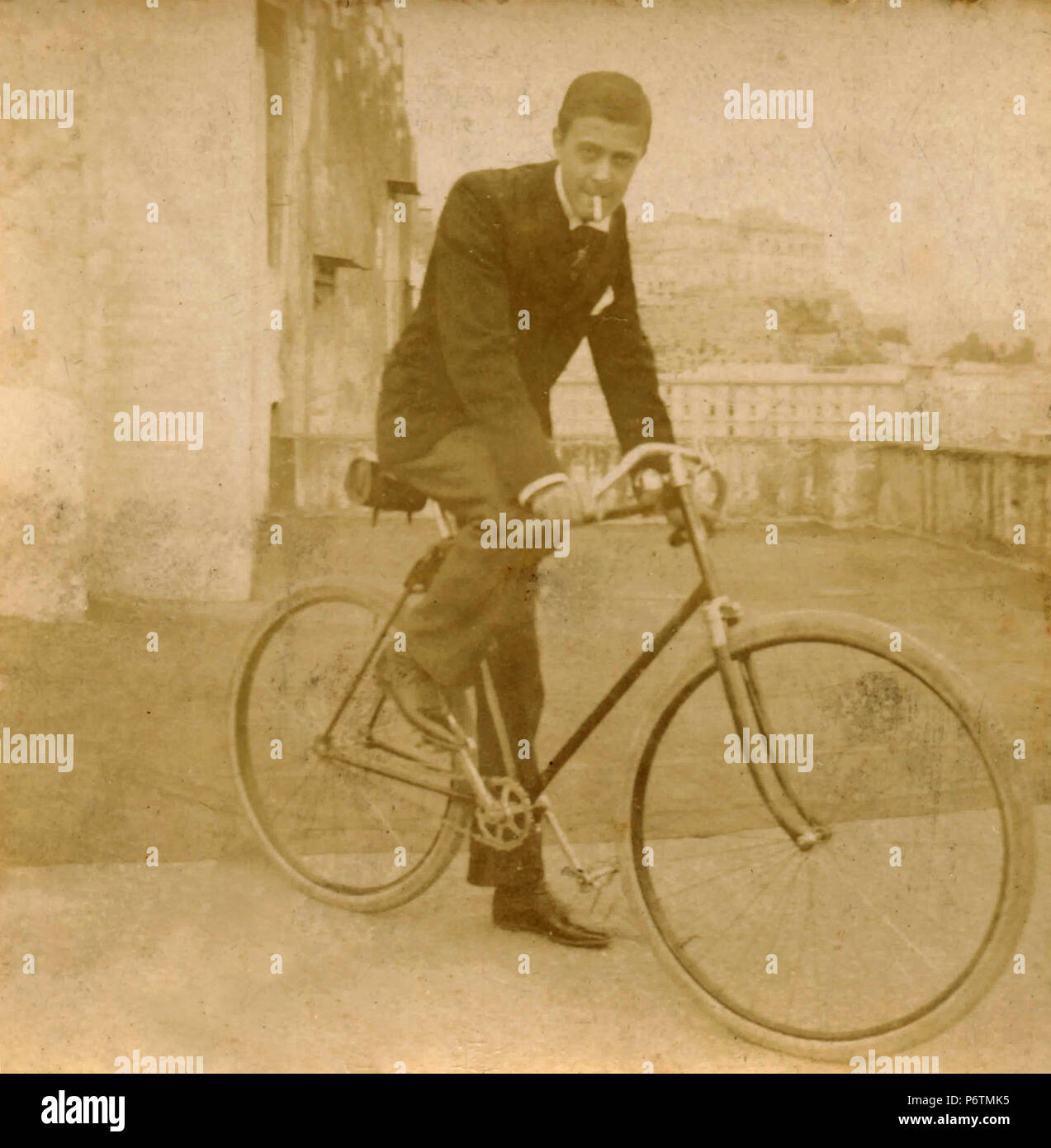 Mann mit einem Rennrad, Italien 1890 s Stockfoto