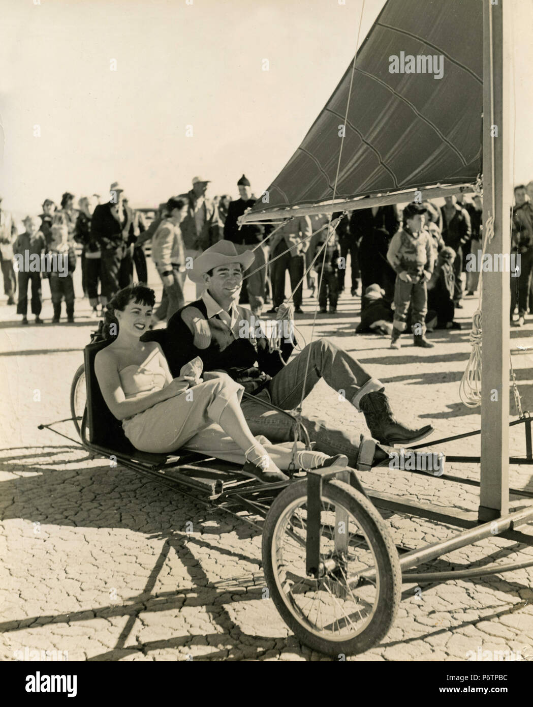 Amerikanischer Schauspieler Rod Cameron mit starlet Carline Hardy, Palm Springs, USA 1951 Stockfoto