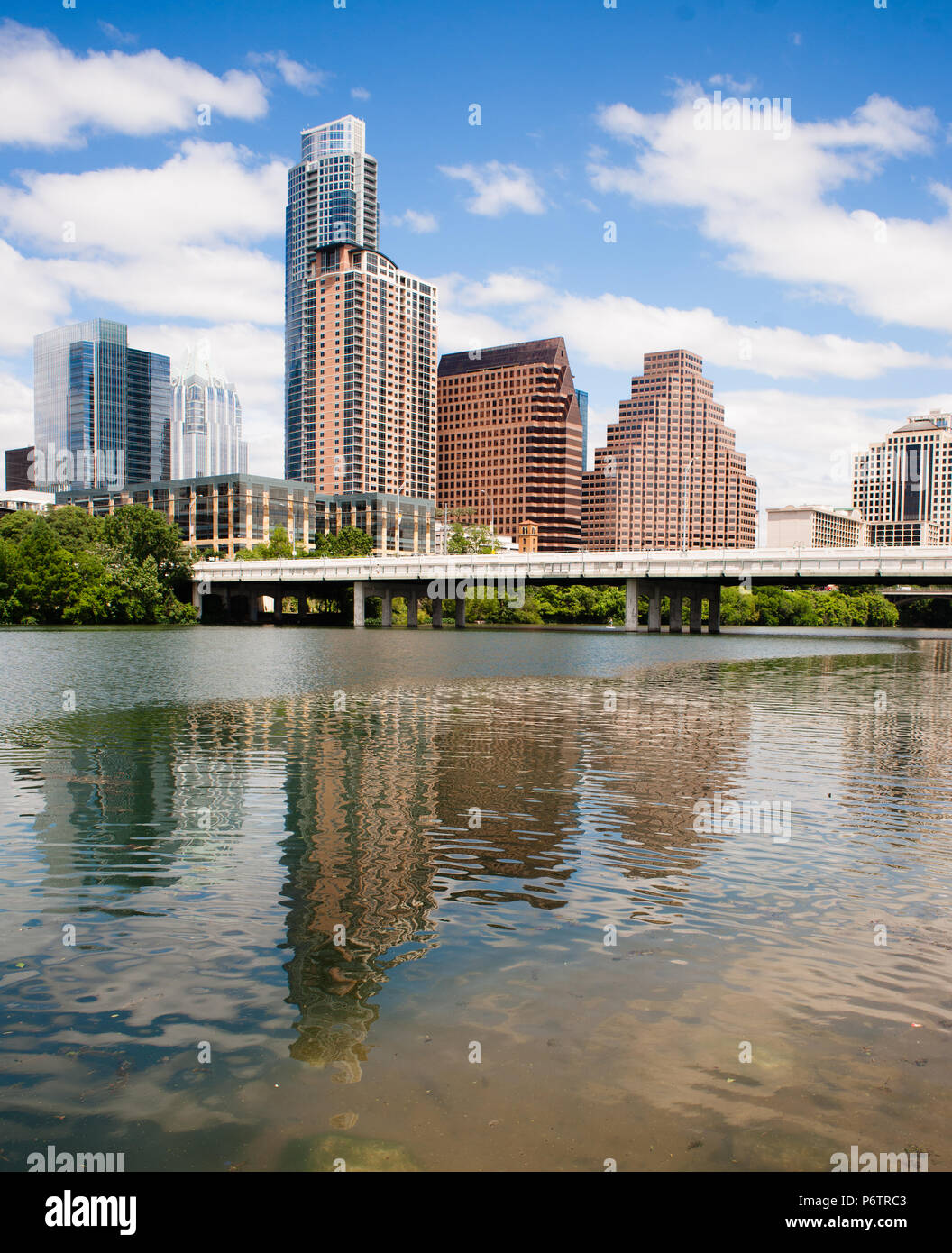Einen schönen Tag in der Hauptstadt von Texas in Austin mit einem Riverfront anzeigen Stockfoto