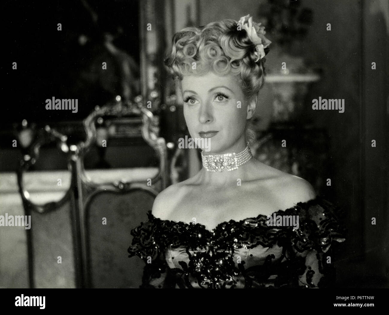 Danielle darrieux actress Fotos und Bildmaterial in hoher Auflösung