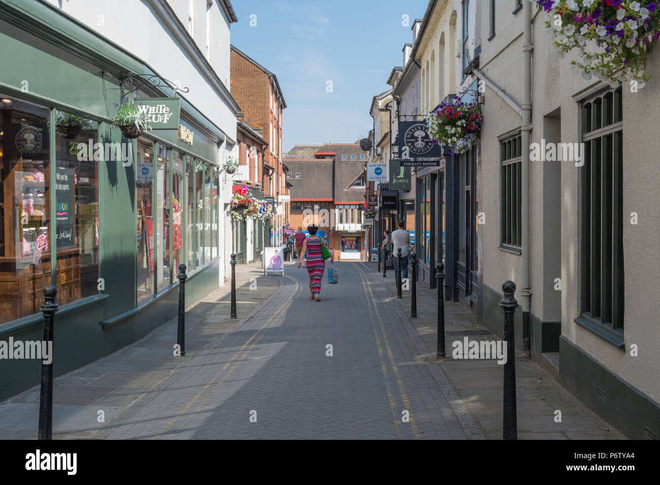 Geschäfte im Stadtzentrum von Guildford, Surrey, Großbritannien Stockfoto