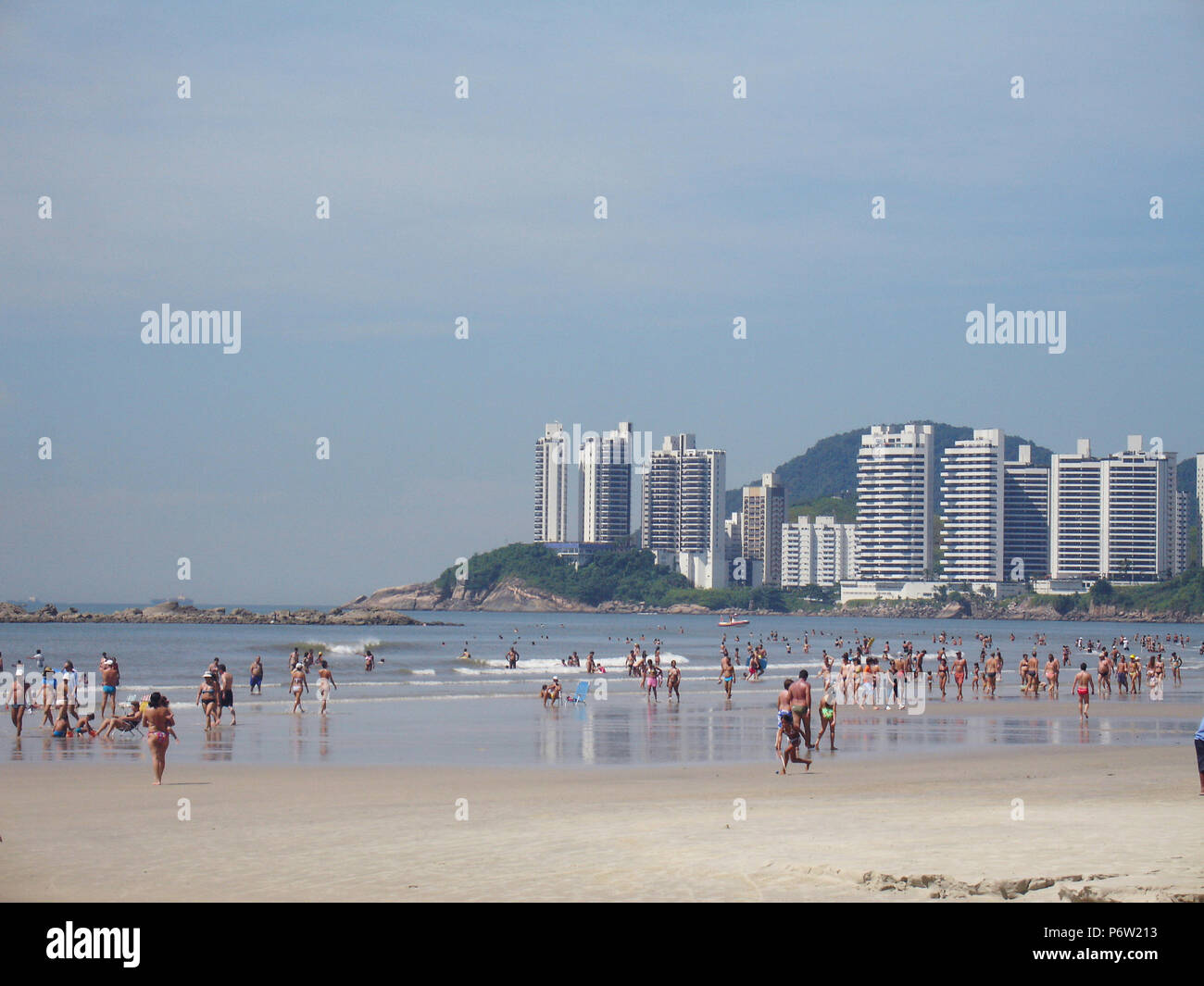 Strand Von Pitangueiras Guaruja Sao Paulo Brasilien Stockfotografie Alamy