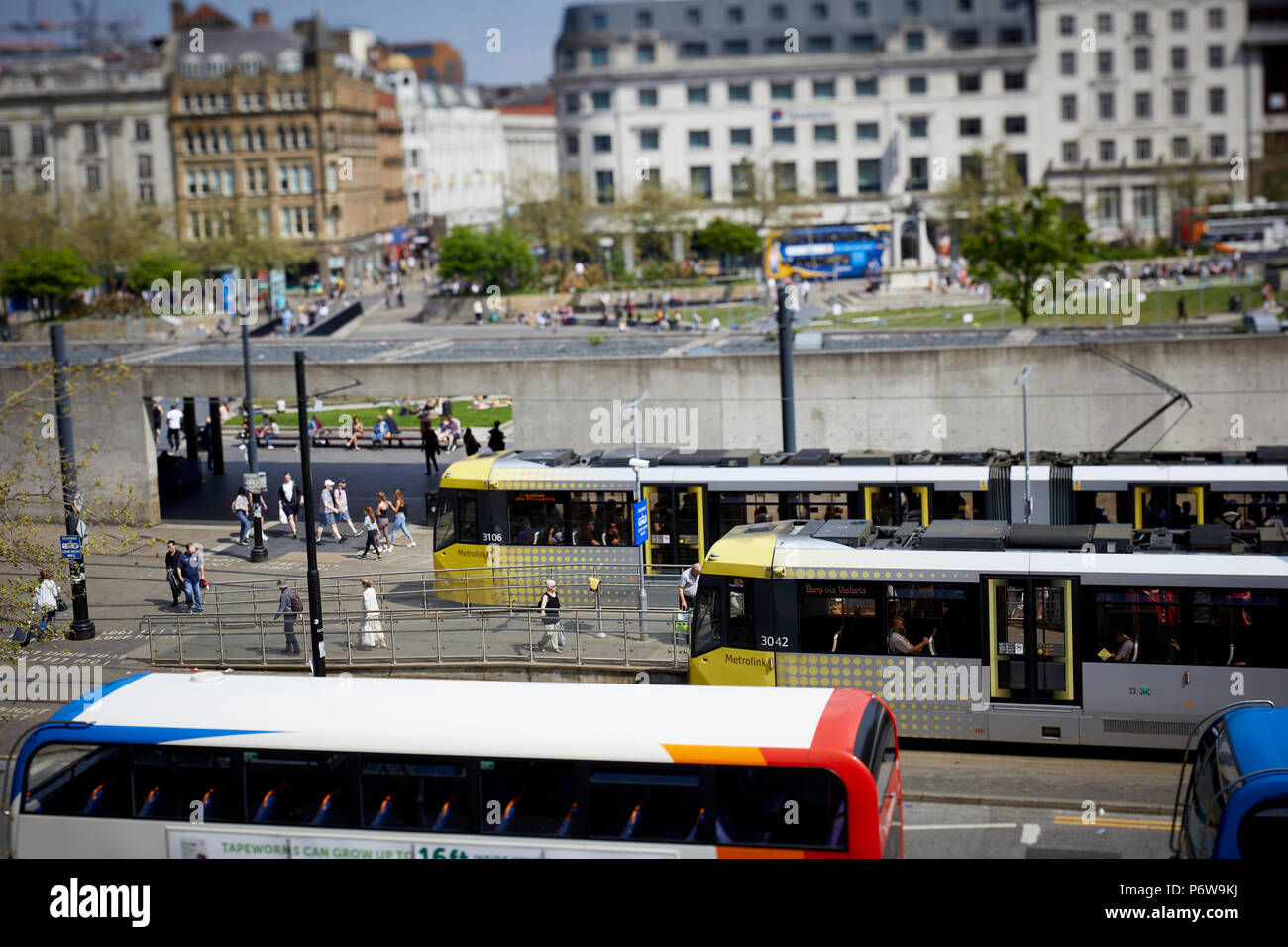 Piccadilly Gardens Busbahnhof im Stadtzentrum von Manchester Metrolink