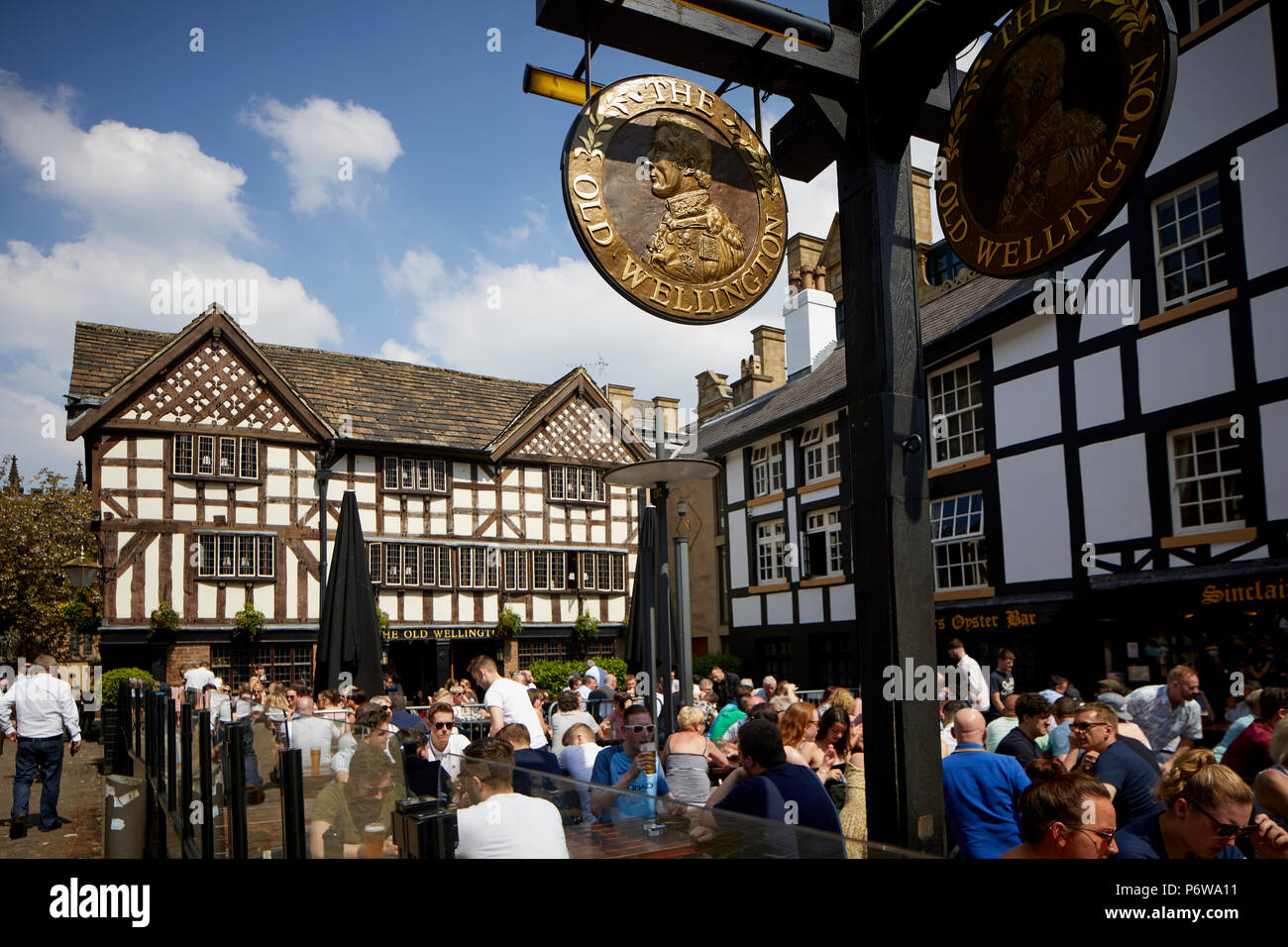 Manchester die Alte Wellington Inn & Sinclair's Oyster Bar - The Shambles Stockfoto