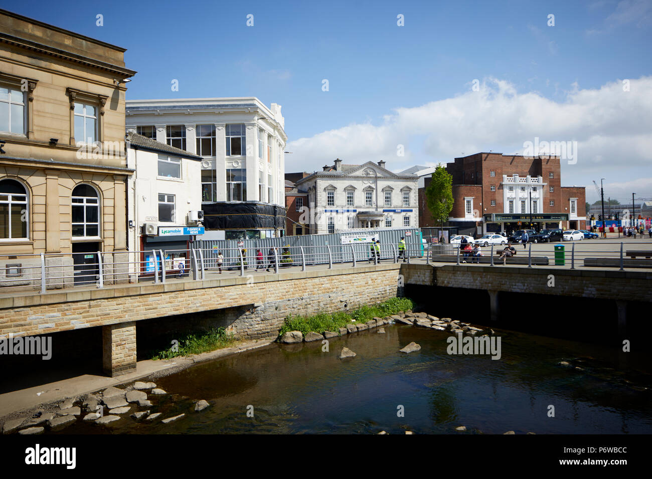 Rochdale Stadtzentrum Yorkshire Street, historisch Teil der Lancashire, Greater Manchester landmark Sandstein Banken Gebäude entlang vor kurzem ausgesetzt Stockfoto