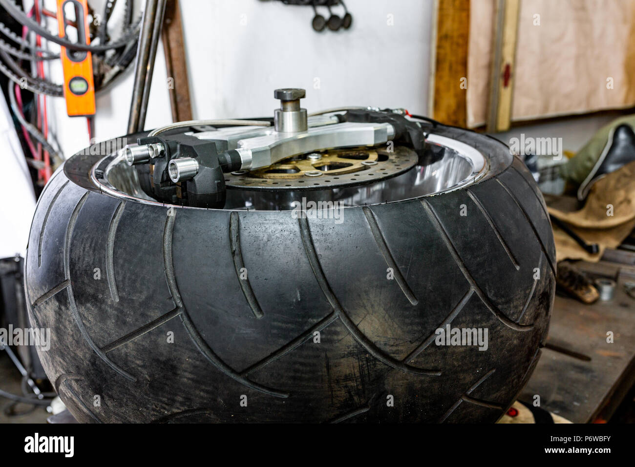 Reparatur Motorrad Reifen mit Reparatursatz Stecker, Reifen Reparatur Set  für schlauchlose Reifen Stockfotografie - Alamy