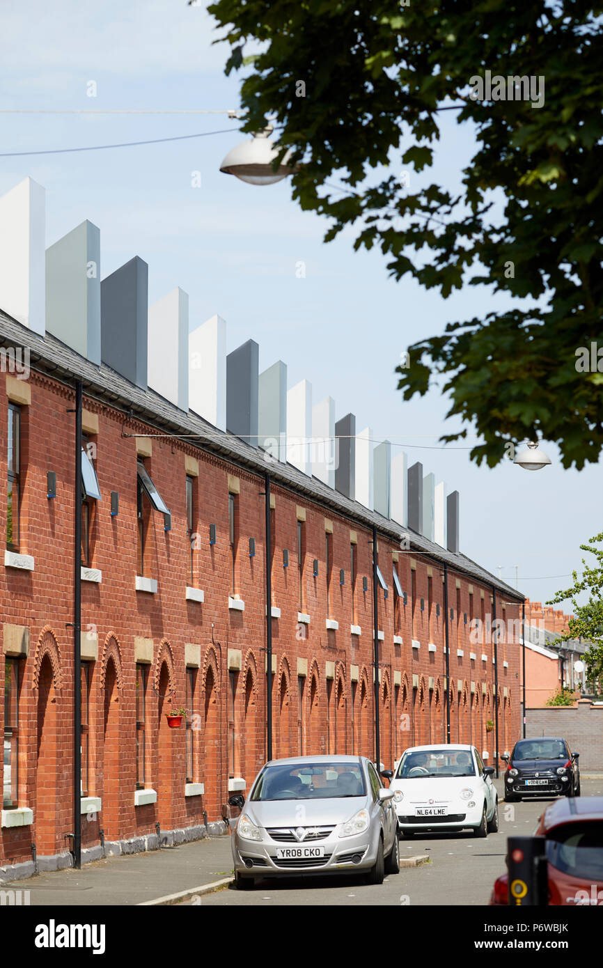 Chimney Pot Park ist einer städtischen Gemeinschaft von Kopf Häuser in Salford, Manchester. Reihenhäuser in Langworthy durch Urbansplash renoviert Stockfoto