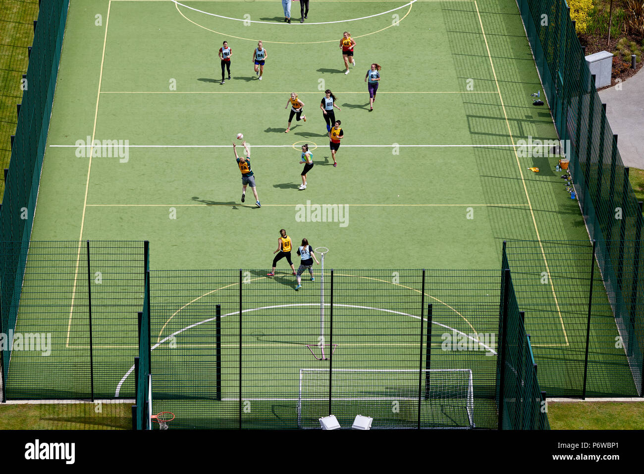 MediacityUK 5 Fußballplatz Kunstrasen für Mädchen netball Spiel verwendet Stockfoto
