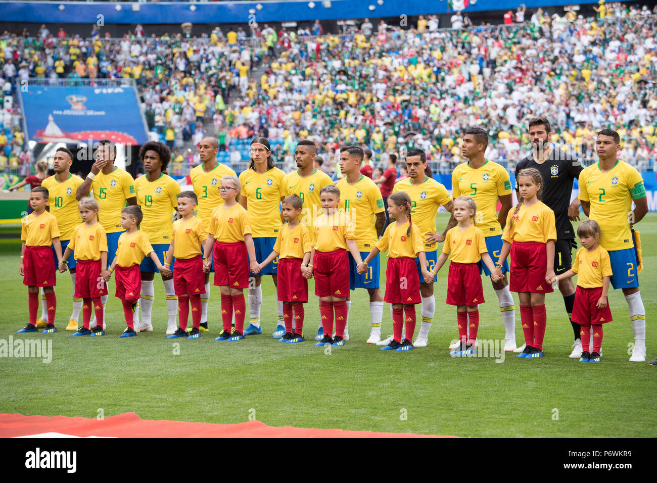 Die brasilianischen Spieler während der Präsentation, Präsentation, Links zu rightn. r. NEYMAR (BRA), PAULINHO (BRA), William (BRA), MIRANDA (BRA), FILIPE LUIS (BRA), GABRIEL JESUS (BRA), PHILIPPE COUTINHO (BRA), FAGNER (BRA), CASEMIRO (BRA), goalie ALISSON BECKER (BRA), THIAGO SILVA (BRA), Aufstellung, pre-match, Zeremonie,, vollständige Figur, Landschaft, Brasilien (BRA) - Mexiko (RUS) 2-0, K.o.-Runde, Spiel53, am 02/07/2018 in Samara; Fußball WM in Russland 2018 vom 14.06. - 15.07.2018. | Verwendung weltweit Stockfoto