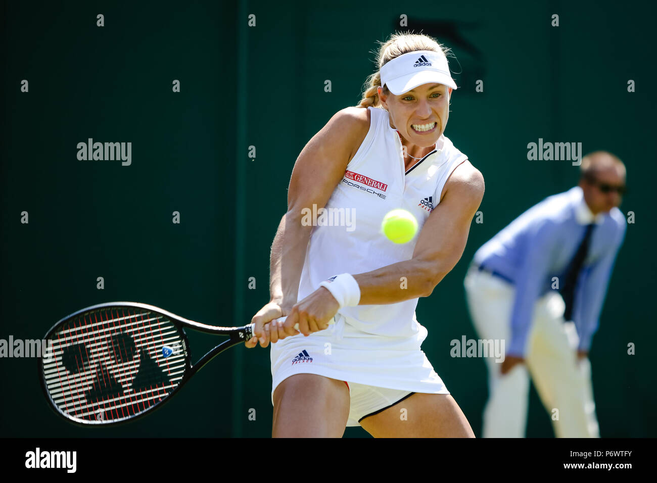 London, Großbritannien, 3. Juli 2018: Angelique Kerber in Deutschland in Aktion während der Tag 2 in Wimbledon Tennis Championships 2018 auf der All England Lawn Tennis und Croquet Club in London. Credit: Frank Molter/Alamy leben Nachrichten Stockfoto