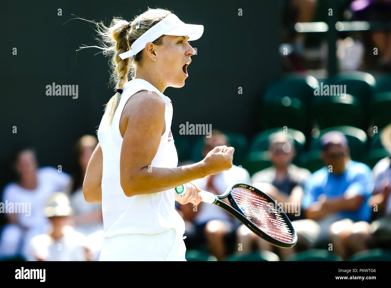 London, Großbritannien, 3. Juli 2018: Angelique Kerber in Deutschland in Aktion während der Tag 2 in Wimbledon Tennis Championships 2018 auf der All England Lawn Tennis und Croquet Club in London. Credit: Frank Molter/Alamy leben Nachrichten Stockfoto