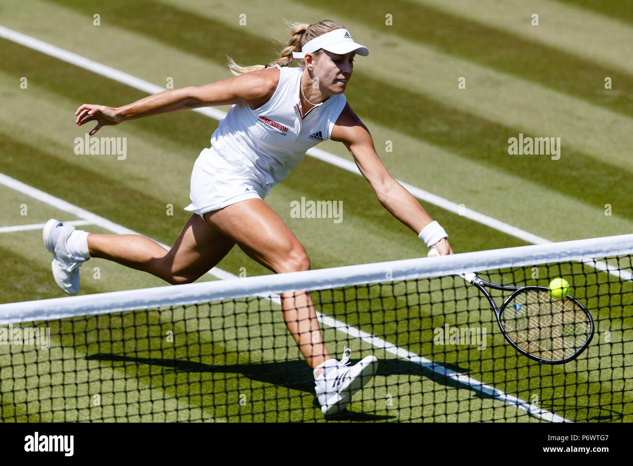 London, Großbritannien, 3. Juli 2018: Angelique Kerber in Deutschland in Aktion während der Tag 2 in Wimbledon Tennis Championships 2018 auf der All England Lawn Tennis und Croquet Club in London. Credit: Frank Molter/Alamy leben Nachrichten Stockfoto