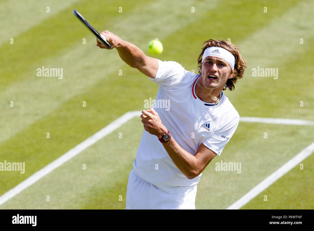 London, Großbritannien, 3. Juli 2018: Alexander Zverev von Deutschland in Aktion während der Tag 2 in Wimbledon Tennis Championships 2018 auf der All England Lawn Tennis und Croquet Club in London. Credit: Frank Molter/Alamy leben Nachrichten Stockfoto
