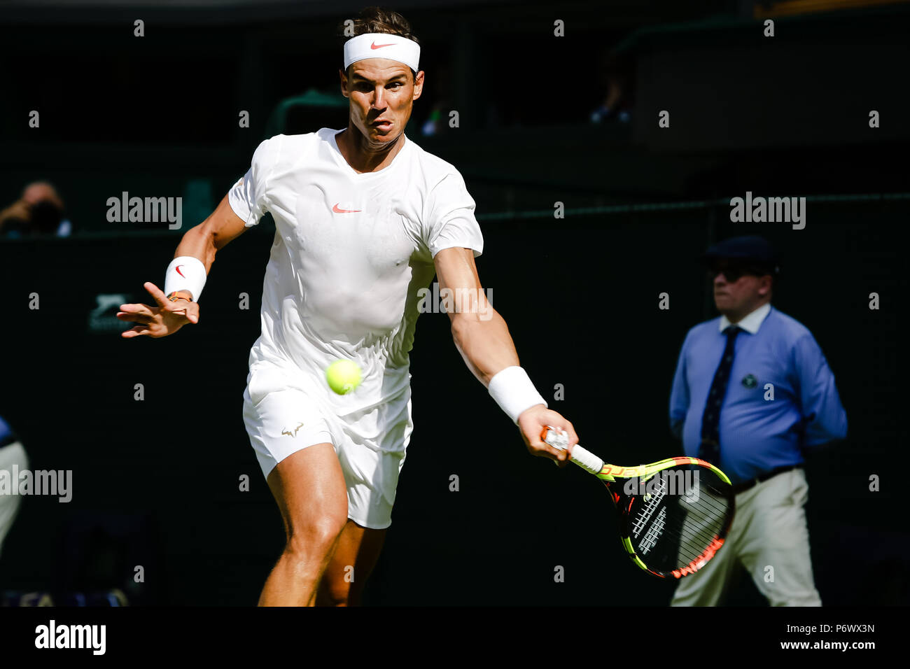 London, Großbritannien, 3. Juli 2018: Rafael Nadal aus Spanien während Tag 2 in Wimbledon Tennis Championships 2018 auf der All England Lawn Tennis und Croquet Club in London. Credit: Frank Molter/Alamy leben Nachrichten Stockfoto