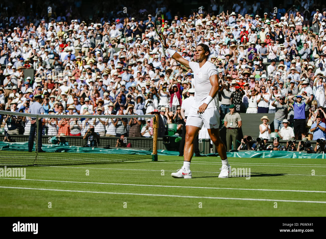London, Großbritannien, 3. Juli 2018: Rafael Nadal aus Spanien während Tag 2 in Wimbledon Tennis Championships 2018 auf der All England Lawn Tennis und Croquet Club in London. Credit: Frank Molter/Alamy leben Nachrichten Stockfoto