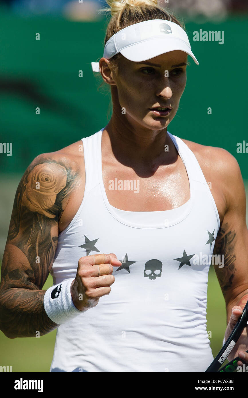 London, Großbritannien, 3. Juli 2018: polona Hercog von Slowenien auf Ihr Tattoo Stil während der Tag 2 in Wimbledon Tennis Championships 2018 auf der All England Lawn Tennis und Croquet Club in London. Credit: Frank Molter/Alamy leben Nachrichten Stockfoto