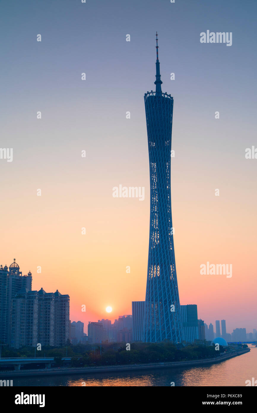 Canton Tower bei Sonnenuntergang, Tianhe, Guangzhou, Guangdong, China Stockfoto