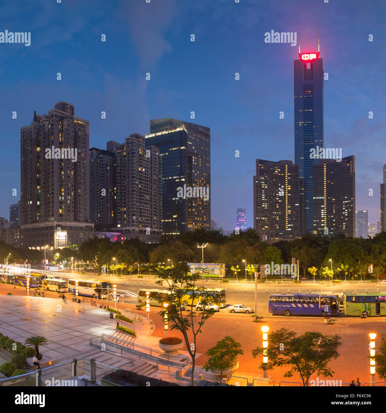 CITIC Plaza in der Dämmerung, Guangzhou, Guangdong, China Stockfoto