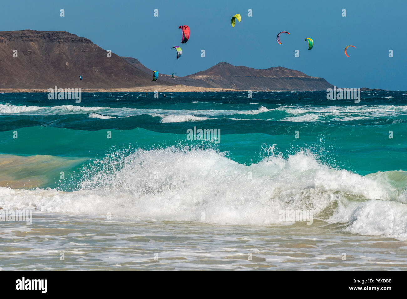 Afrika, Kapverden, Sal. Kitesurfer Stockfoto