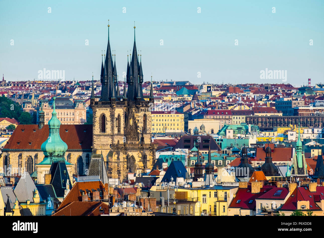 Tschechische Republik, Prag. Blick auf Mala Strana Altstadt von Letna Park, auf Letna Hill. Stockfoto