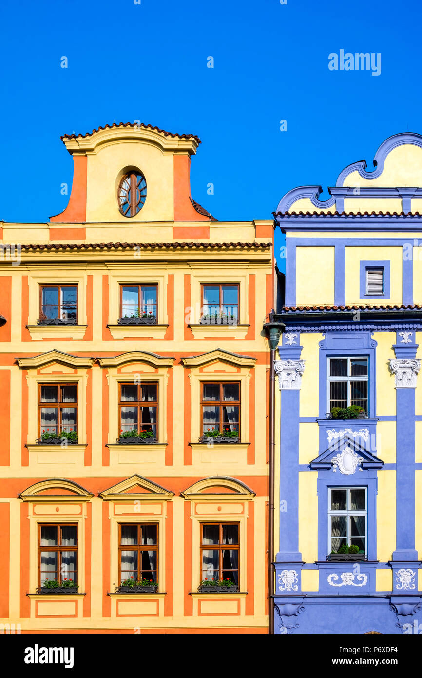 Tschechische Republik, Prag, Stare Mesto (Altstadt). Barocke Fassaden auf Staromestske Namesti, Old Town Square. Stockfoto