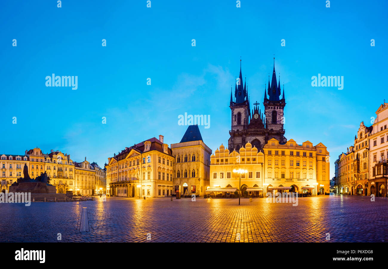 Tschechien, Prag, Stare Mesto (Altstadt). Staromestske Namesti, Altstädter Ring im Morgengrauen. Stockfoto