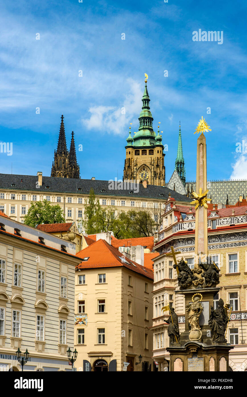 Blick auf die St. Vitus Kathedrale und Prager Burgkomplex, Mala Strana, Prag, Böhmen, Tschechien Stockfoto