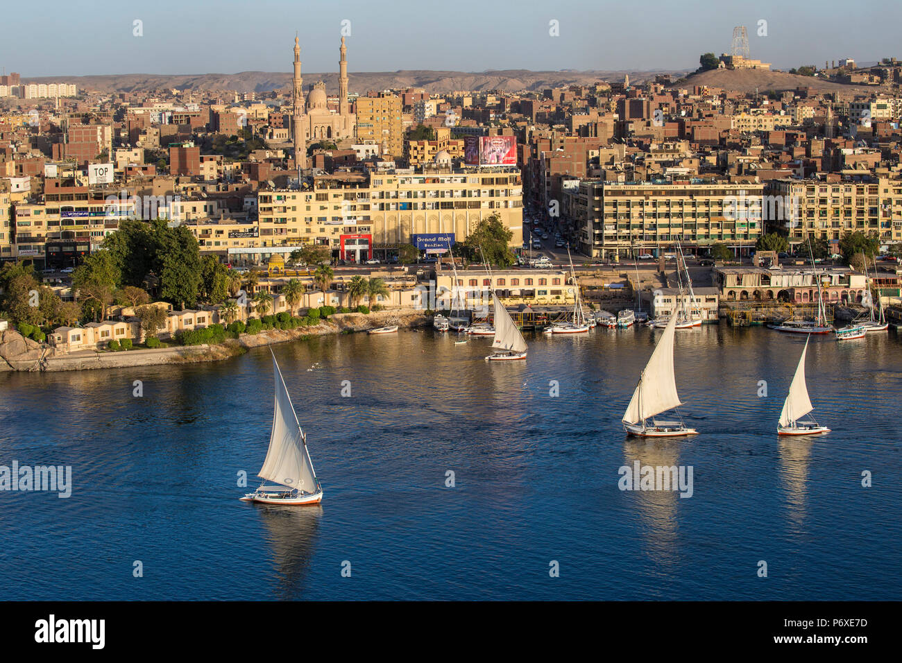 Ägypten, Oberägypten, Assuan, Blick auf Assuan und den Nil Stockfoto