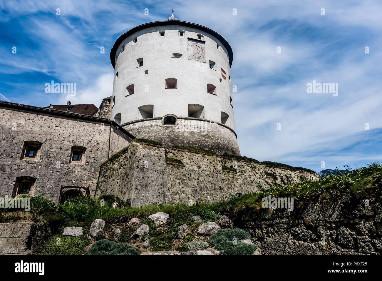 Der runde Turm der Festung Kufstein in Österreich Stockfoto